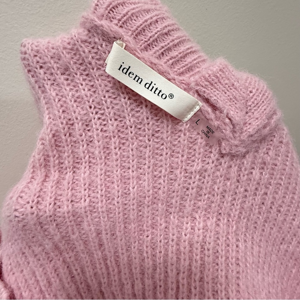 Pink‎ V-Neck Women's Sweater - Picture 3 of 3